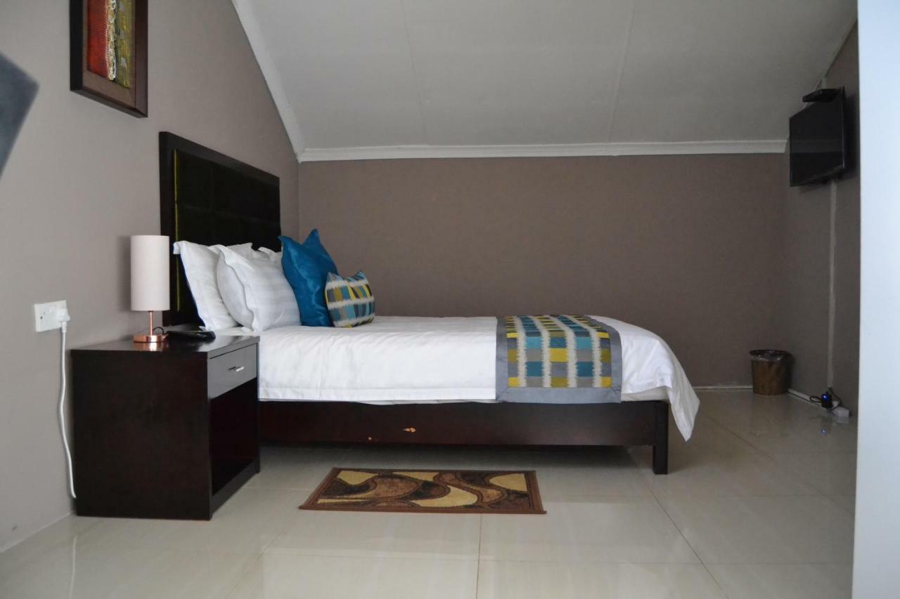 Triple Palms Bed And Breakfast Gaborone Exterior foto