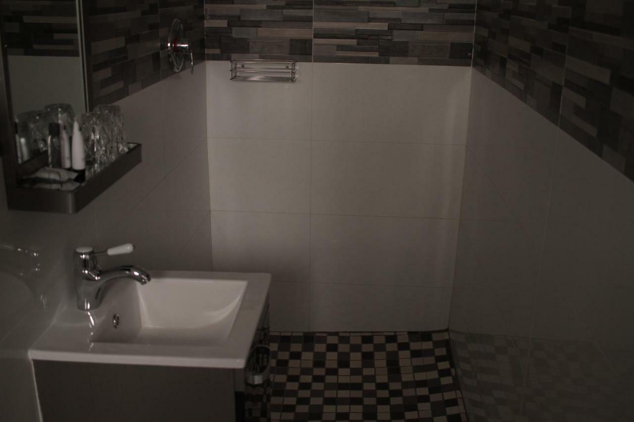 Triple Palms Bed And Breakfast Gaborone Exterior foto