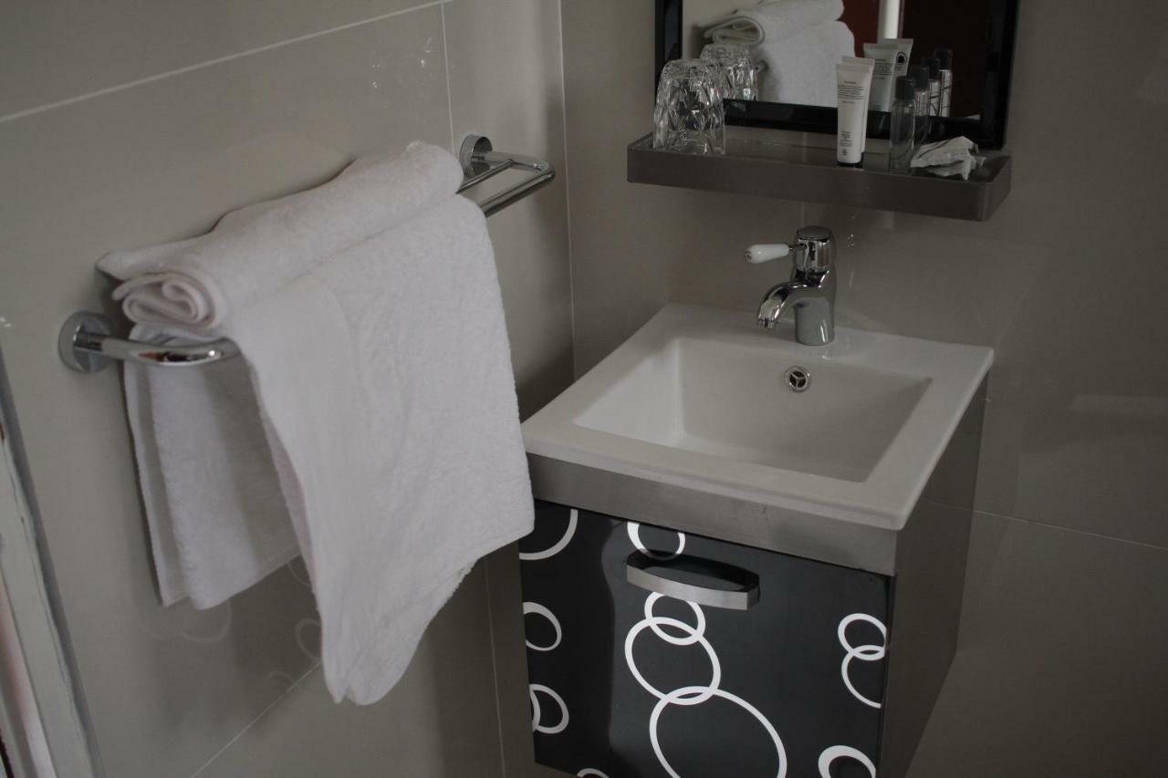 Triple Palms Bed And Breakfast Gaborone Exterior foto